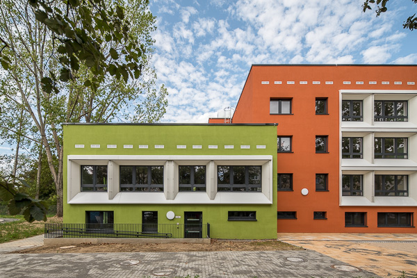 Der niedrigste Baukörper des ehemaligen Typenprojekts WBS&nbsp;70 ist nun grün