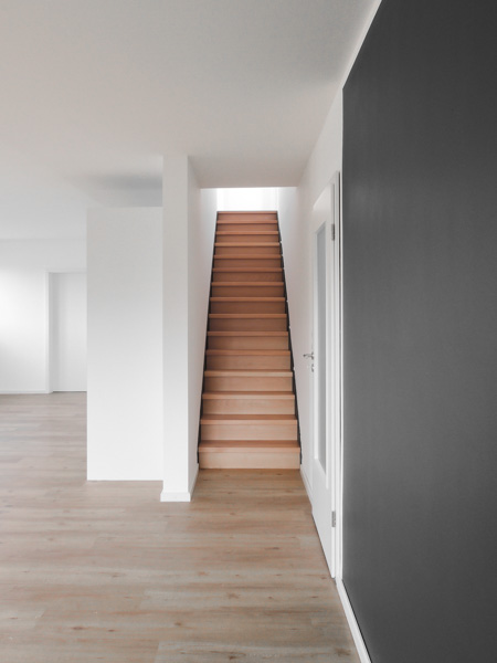 Offene Maisonettetreppe zum Spitzboden