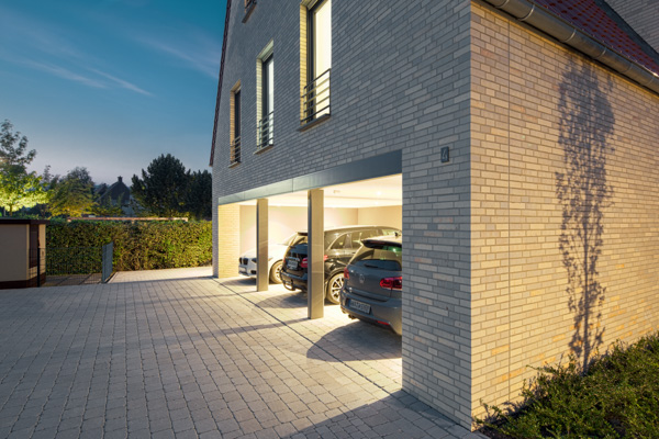 Drei Stellplätze sind als Carports angelegt